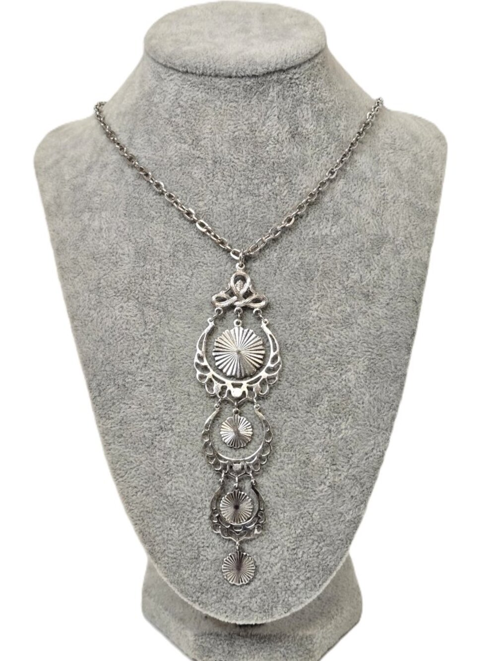 Vintage Sarah Coventry Silver Tone Necklace w/24" Chain and 4.25" Pendant